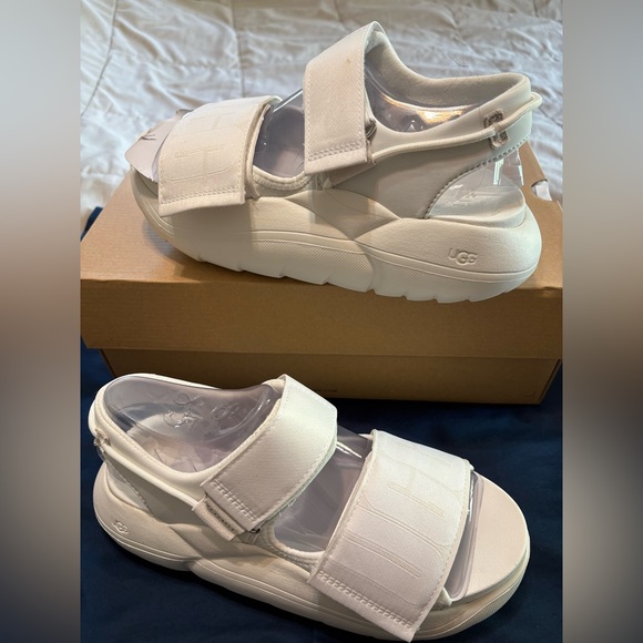 UGG LA Cloud Strap Sandal ホワイト 24cm UGG | Shoes | Ugg White La Cloud Strap Sandals | Poshmark